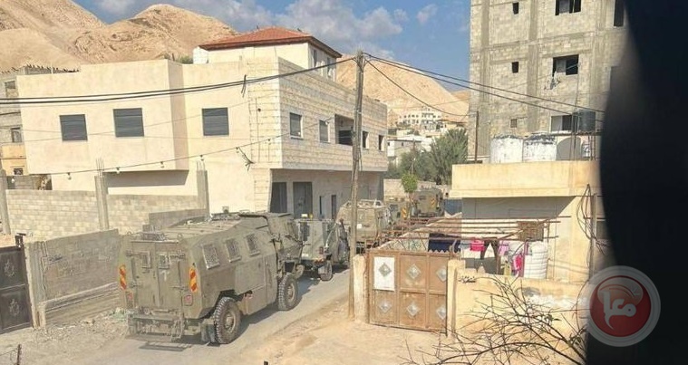 The occupation arrests two young men after besieging a house in Jericho