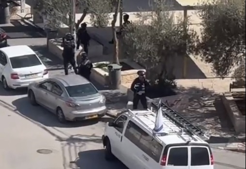 Al-Issawiya - Storming the cemetery, arrests, and targeting with rubber bullets