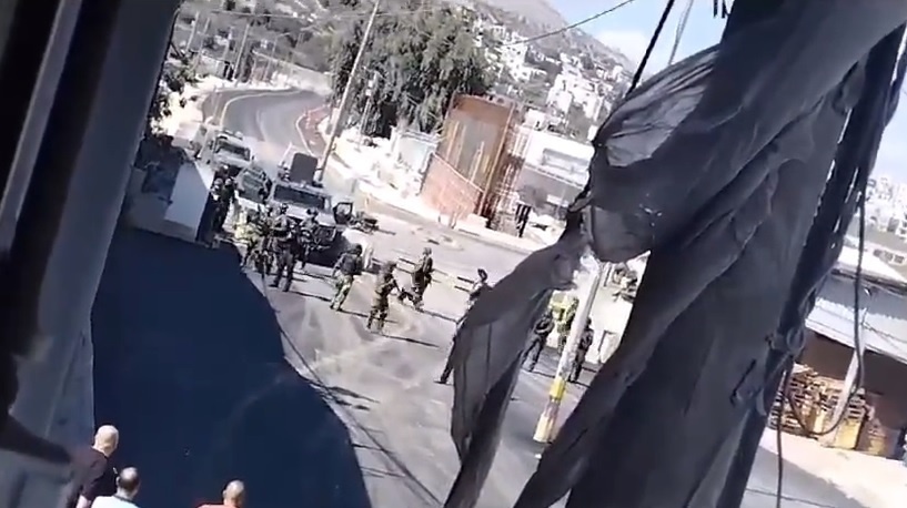 The occupation arrests a child south of Nablus (video)
