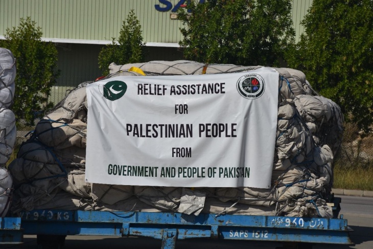 The Pakistani army sends the first batch of aid to Gaza