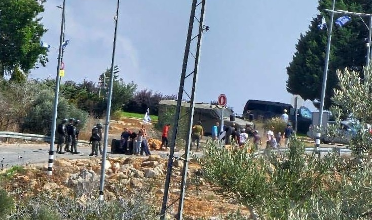 Settlers attack farmers with bullets and burn their trees in Yasuf