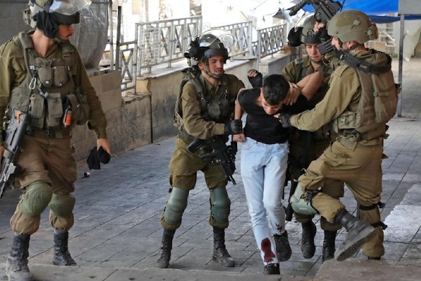 The occupation arrests at least 35 citizens from the West Bank
