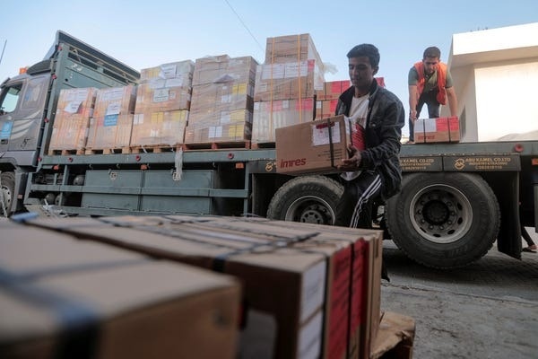 The Red Crescent sends 50 aid trucks to the northern Gaza Strip
