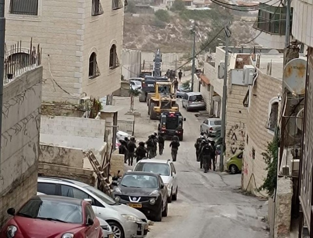 Occupation forces storm the Shuafat camp in Jerusalem
