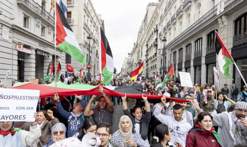 Madrid - With the participation of tens of thousands of ministers and party leaders, they demonstrate to denounce the occupation’s aggression against the Palestinian people