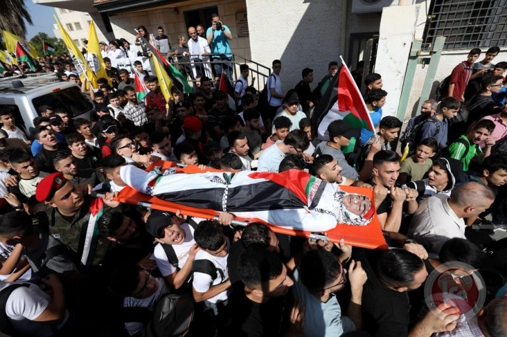 The people of Nablus mourn the body of the martyr, child Kharaz