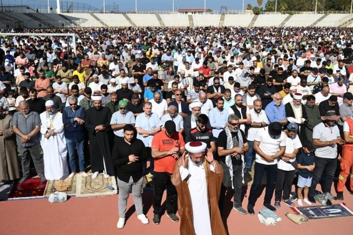 Lebanon.. Thousands in Sidon perform absentee prayers for the victims of Gaza