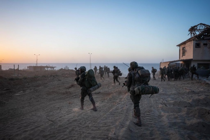 The occupation army announces the killing of two soldiers during the ground incursion into Gaza