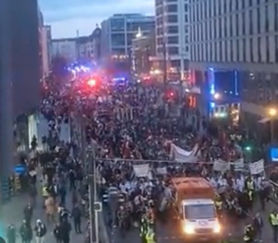 Huge pro-Palestinian march in Berlin