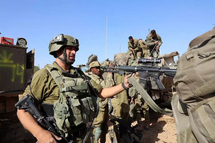 The Israeli army decides to demobilize large numbers of reserve soldiers
