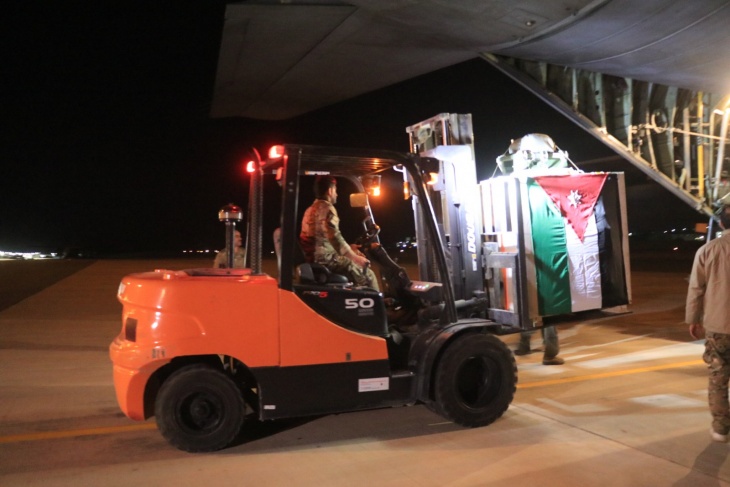 A Jordanian plane drops off aid to the field hospital in Gaza