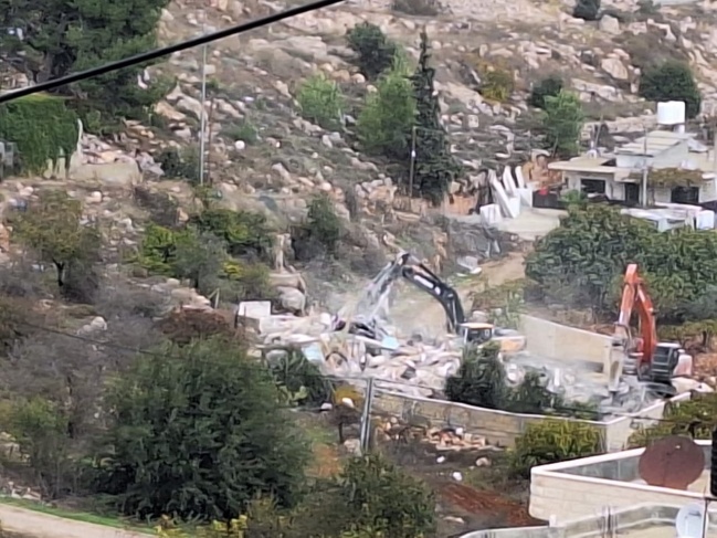 The occupation demolishes a house in the town of Al-Khader, south of Bethlehem