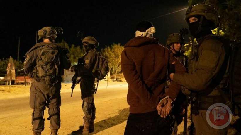 The occupation arrests 15 citizens from the West Bank