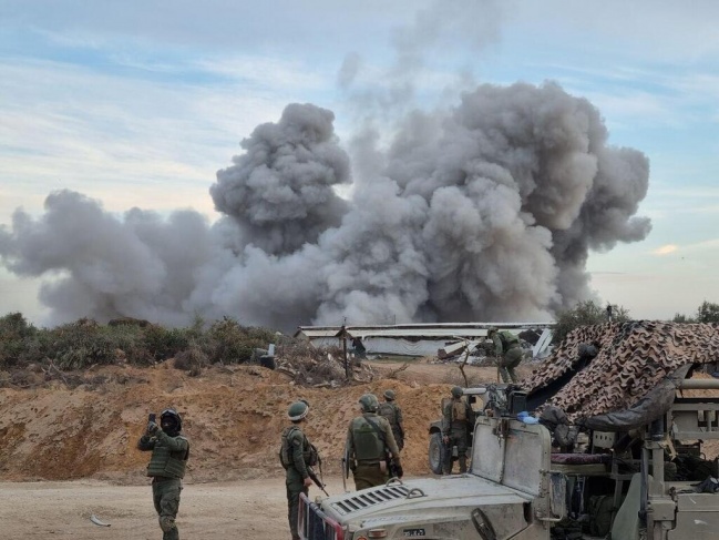 Al-Qassam Brigades: We blew up a house with an Israeli force of 30 soldiers
