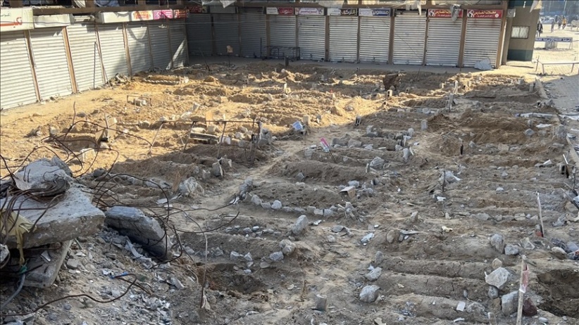 A square in the Jabalia camp market turns into a mass grave