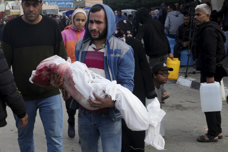 20 martyrs and 105 injured due to civilian bombing while waiting for aid in Gaza