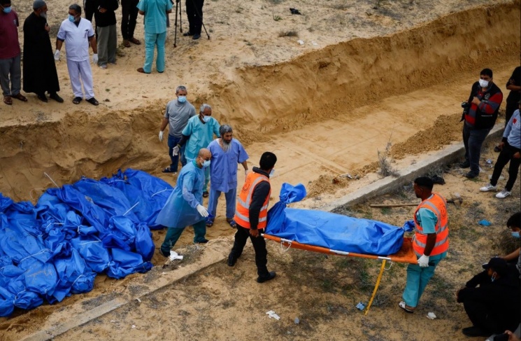 Euro-Med documents more than 120 mass graves in Gaza as a result of the Israeli aggression