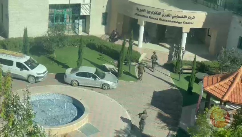 The occupation army storms the campus of Palestine Polytechnic University and films the research center