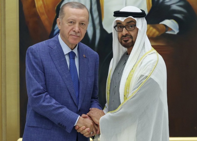 Erdogan stresses to the Emirati President the necessity of “stopping Israel” as soon as possible