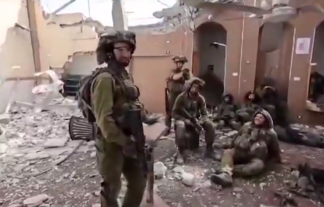 Occupation soldiers desecrate a mosque in Gaza