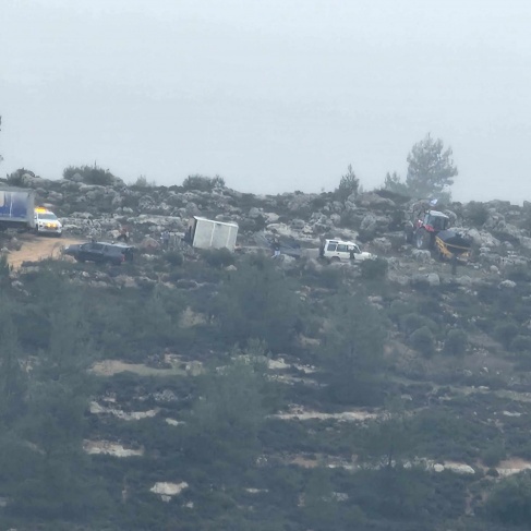 Settlers set up two mobile homes on Battir lands, west of Bethlehem