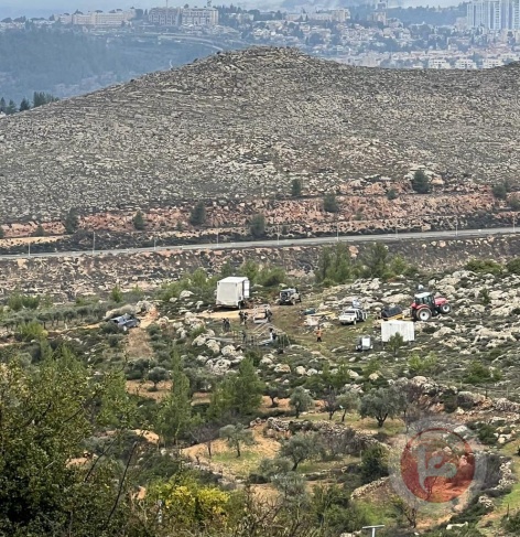 Settlers install “caravans”  On Nahalin lands west of Bethlehem