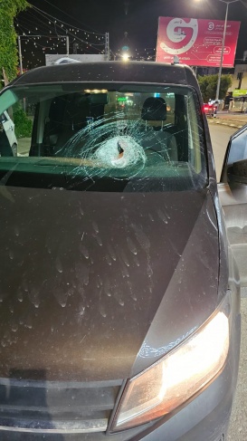 Colonists attack citizens' vehicles west of Nablus