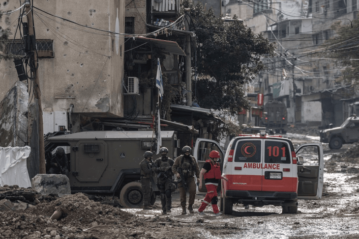 The occupation arrests 5 Red Crescent volunteer paramedics in Tulkarm