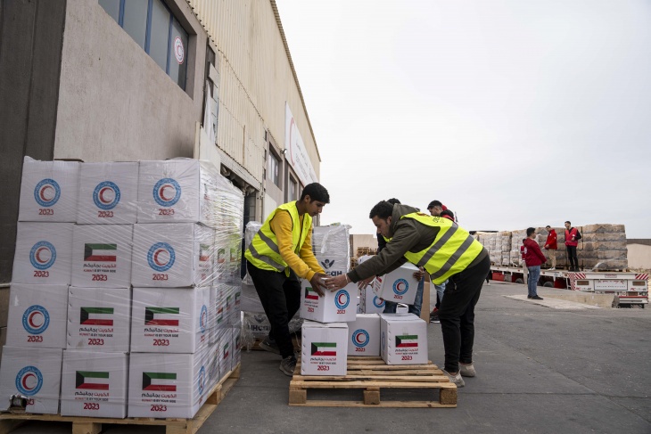 Egyptian Red Crescent: The number of trucks to Gaza has decreased due to Israeli obstacles