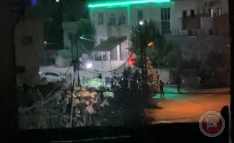 Storming the town of Al-Zawiya, west of Salfit