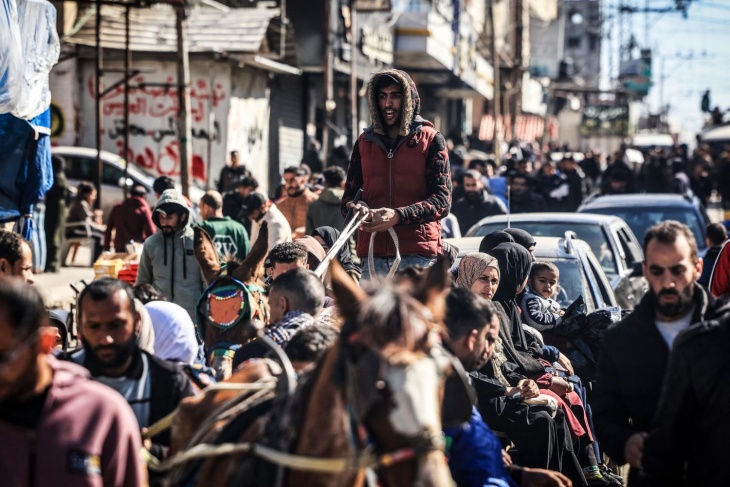 إسرائيل تعيد تموضع قواتها ببعض مناطق خان يونس.. وترقب بشأن الانتقال إلى &quot;مرحلة رفح&quot;