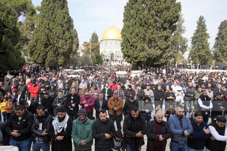 25 thousand perform Friday prayers in Al-Aqsa Mosque