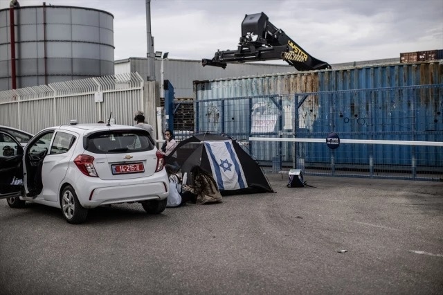 متطرفون إسرائيليون يحاولون عرقلة وصول مساعدات إلى غزة