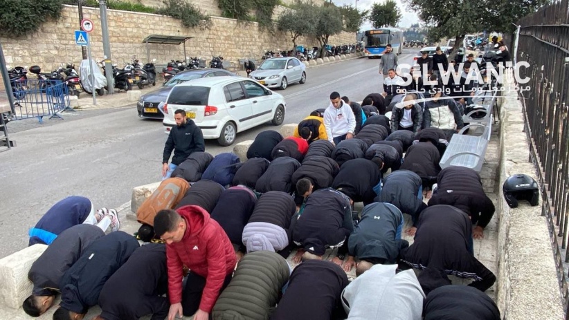 25 thousand perform Friday prayers in Al-Aqsa Mosque