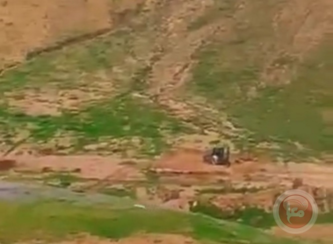 Al-Bidar: Settlers carrying out digging and bulldozing work in the meadows