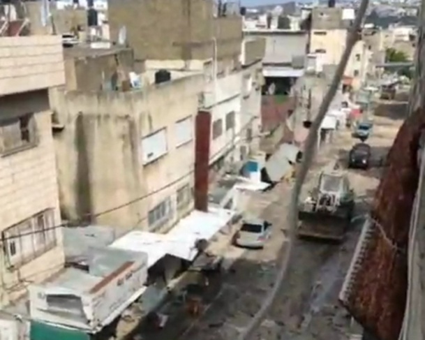 3 اصابات احداها خطيرة- الاحتلال يحاصر منزلا في مخيم طولكرم