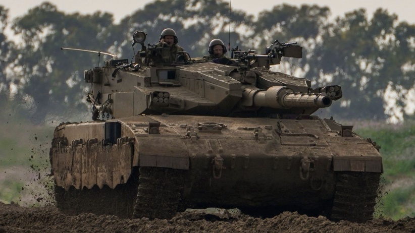 Haaretz: Army tanks accidentally fired inside Israeli territory
