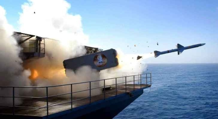 The Houthis announce the targeting of an American frigate