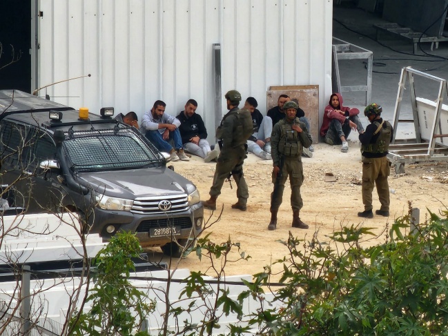 The occupation storms a facility, detains workers, and confiscates Bajra, west of Salfit