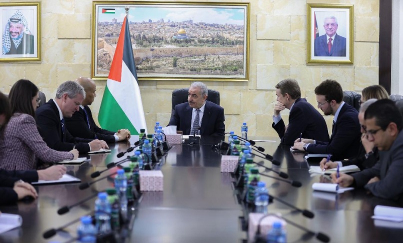 Shtayyeh meets a delegation of members of the US Congress