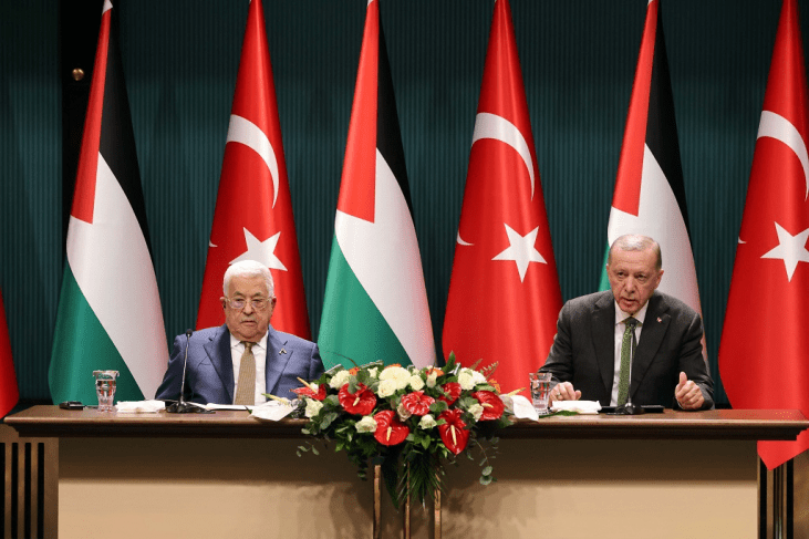 الرئيس عباس يجتمع مع نظيره التركي 