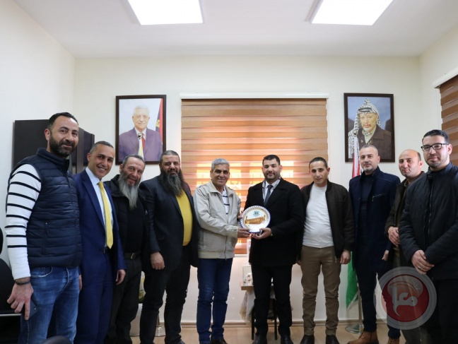 مدير أوقف الخليل يستقبل وفداً من المخابرات العامة