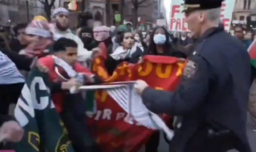 Brutal attacks and arrests... New York Police attack a demonstration in support of Palestine
