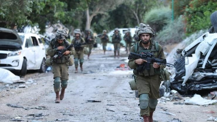 Lapid: The number of our soldiers is not enough to fight a war with Lebanon