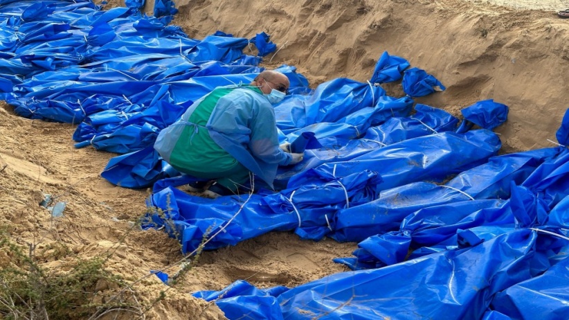 Most of them are decomposed - Civil Defense begins to recover the bodies of martyrs from Khan Yunis