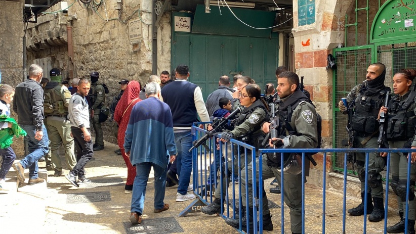 The occupation arrests 4 young men from Al-Aqsa