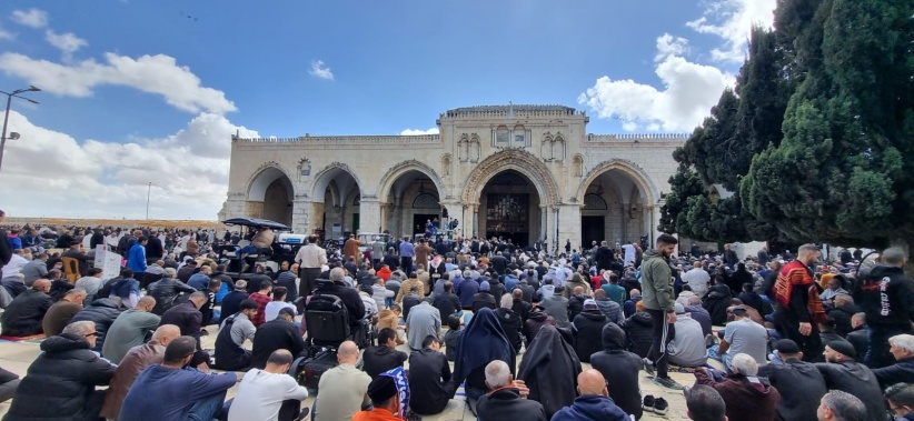 80 thousand perform the first Friday prayer of “Ramadan”  In Al-Aqsa Mosque