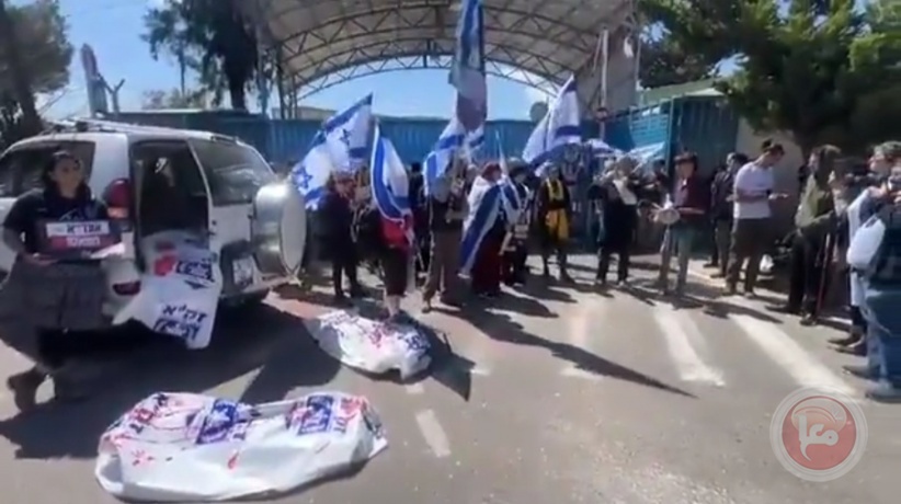 Settlers demonstrate demanding the expulsion of UNRWA from Jerusalem