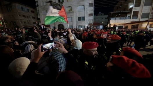 تظاهرة أردنية بمحيط السفارة الإسرائيلية في عمان 