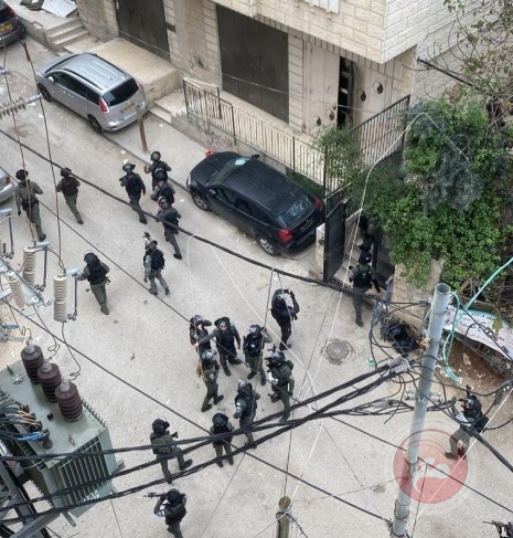 Storming a residential building containing the home of the martyr Fadi Jamjoom in the Shuafat camp